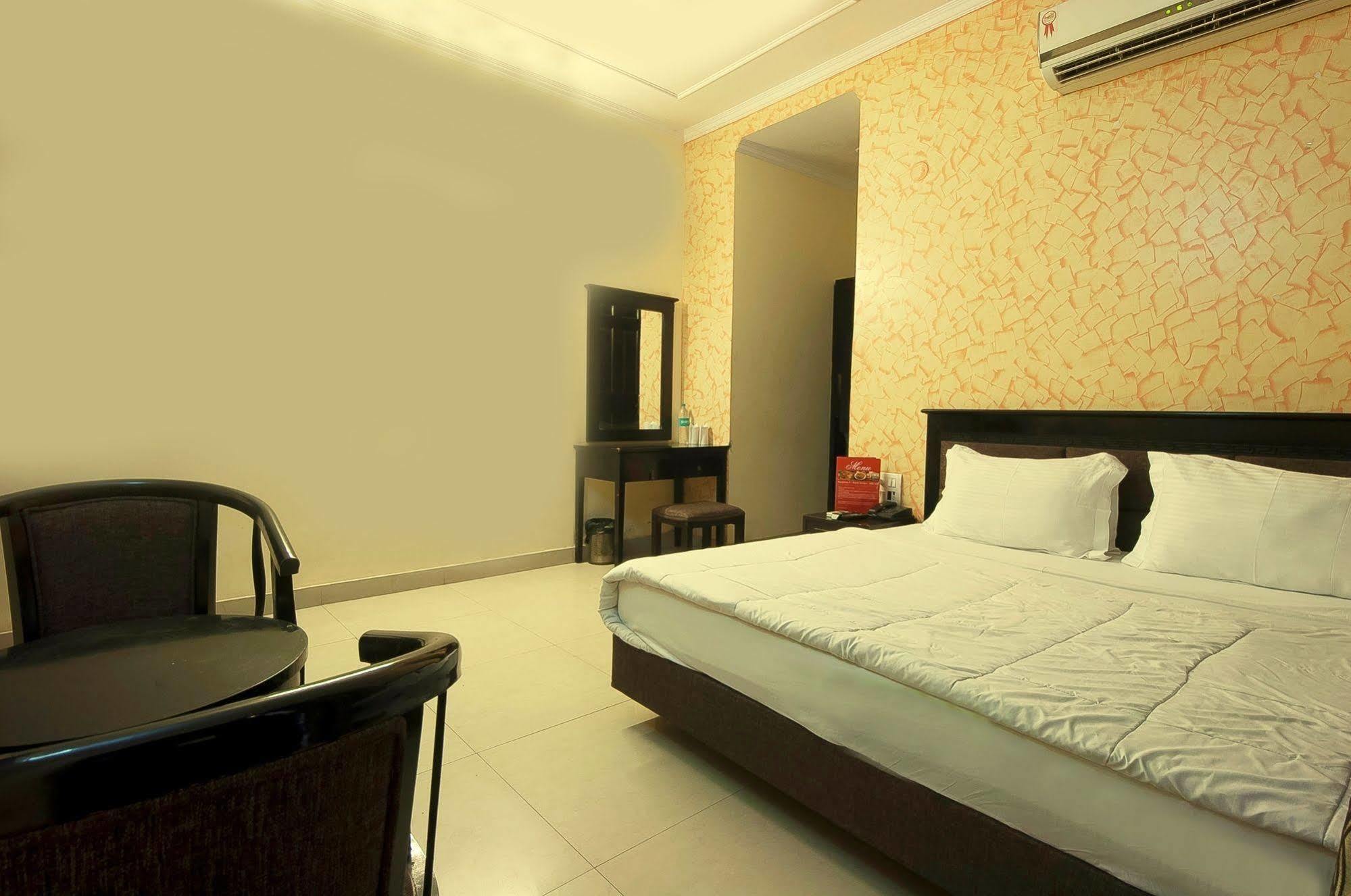 Hotel Sunrise เดลี ภายนอก รูปภาพ